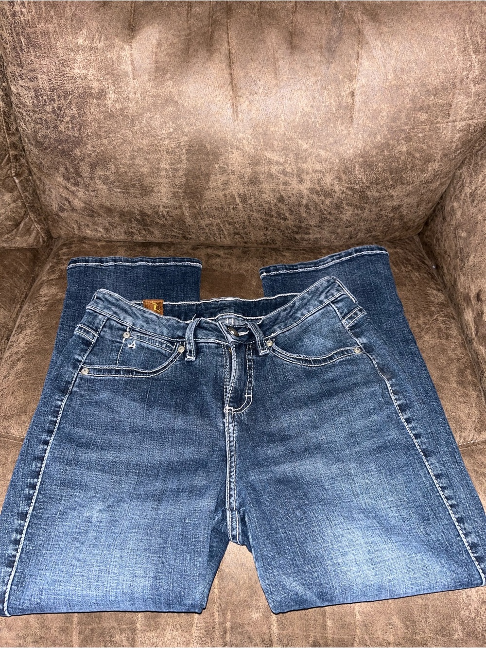 Aura Women's Medium Blue Ankle Crop Jeans